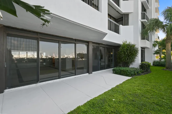 108LakeshoreDr#140(41)