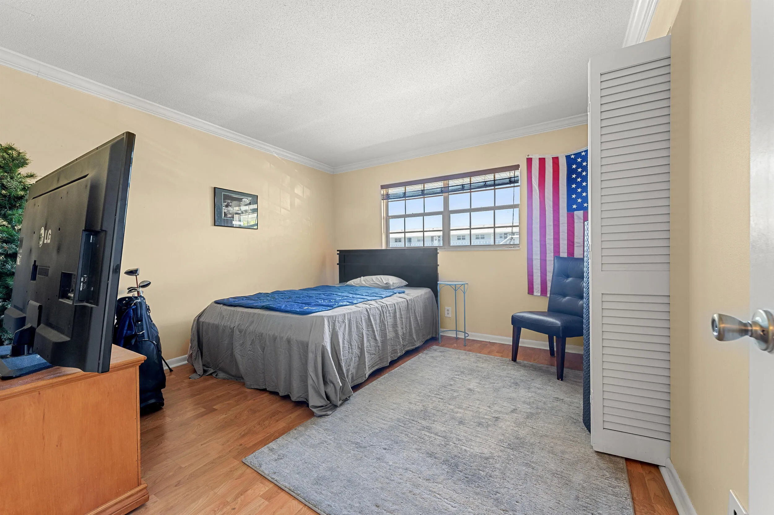 2nd bedroom