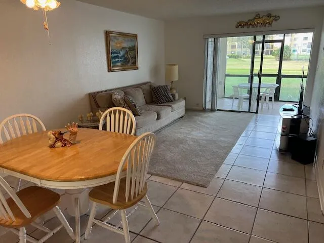 48_9233-119_Dining-Living_Rm.