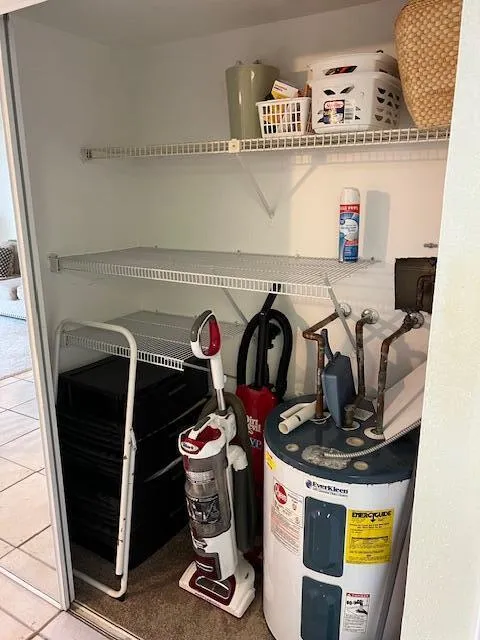 70_9233-119_Storage_closet