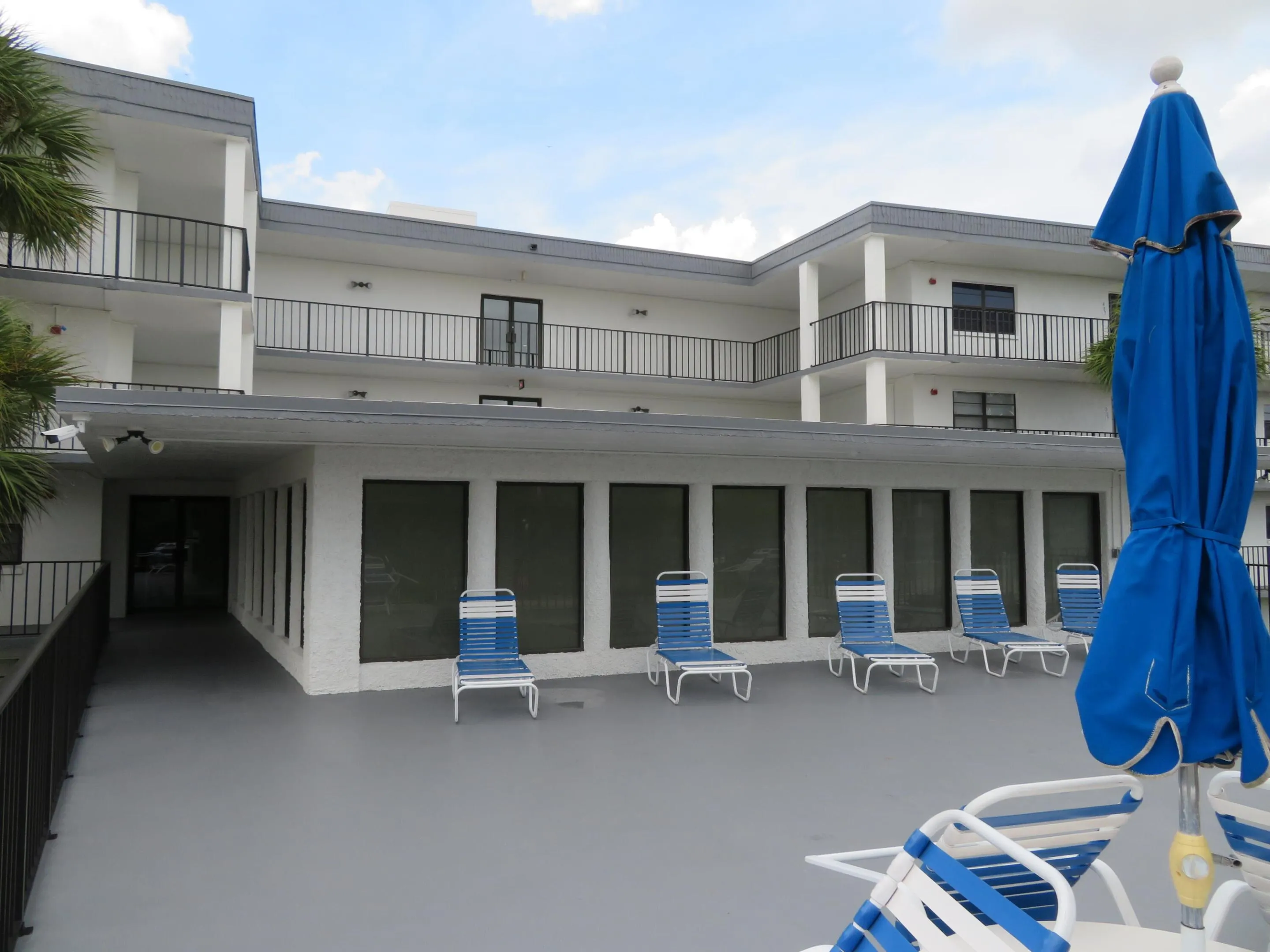 32_9233_Bldg._Sundeck