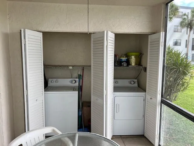 72_9233-119_Laundry