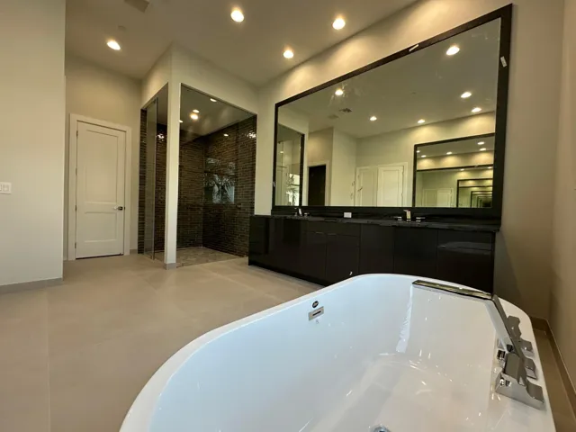 Luxurious Master Bath
