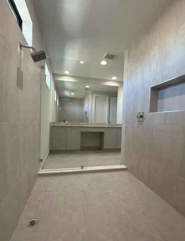 VIP/2nd Master Bath