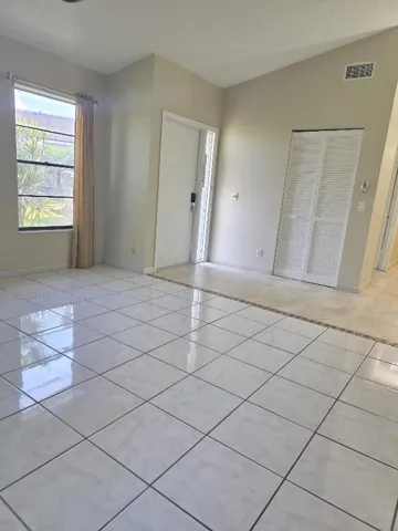 Living_Entrance