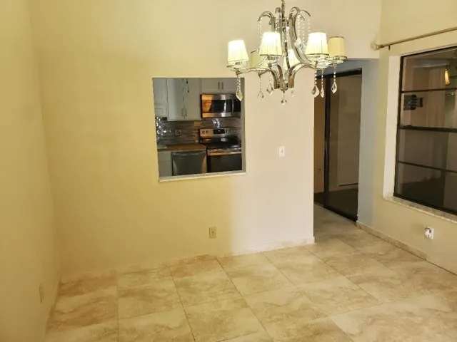 Dining area (2)
