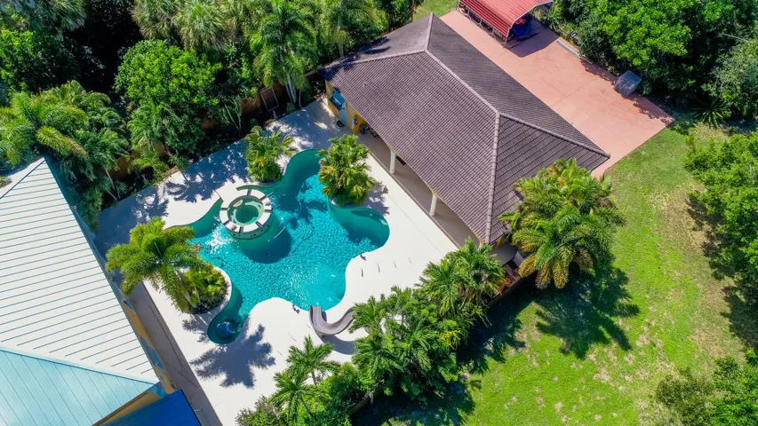 Pool & Garage