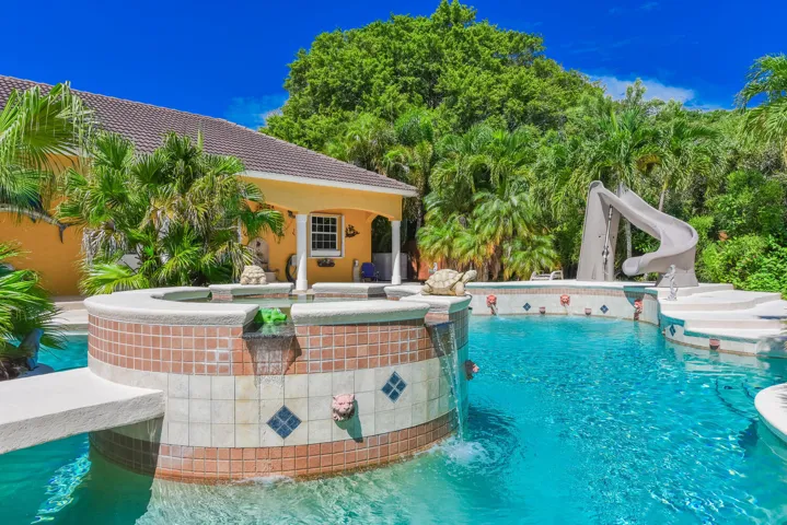 8053 S Indian River Dr Fort-large-023 -