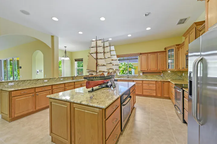 8053 S Indian River Dr Fort-large-045