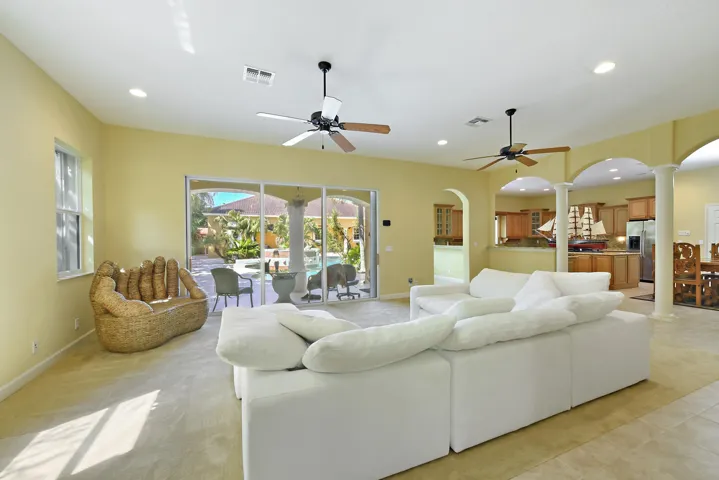 8053 S Indian River Dr Fort-large-038