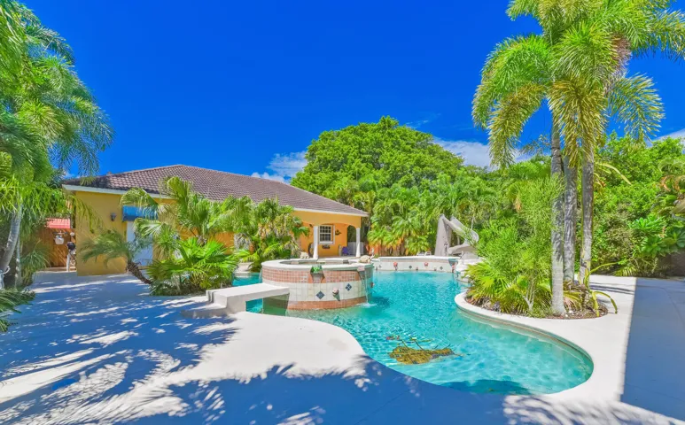 8053 S Indian River Dr Fort-large-022 -