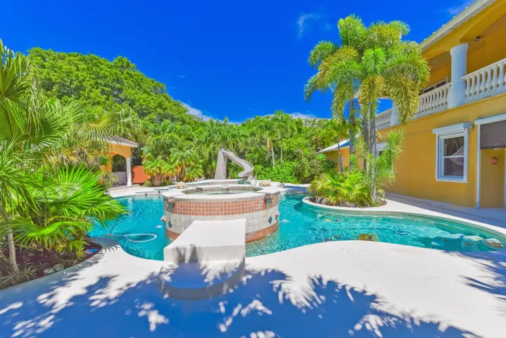 8053 S Indian River Dr Fort-large-024 -