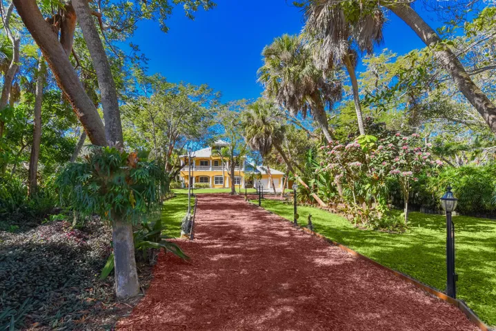 8053 S Indian River Dr Fort-large-055-05