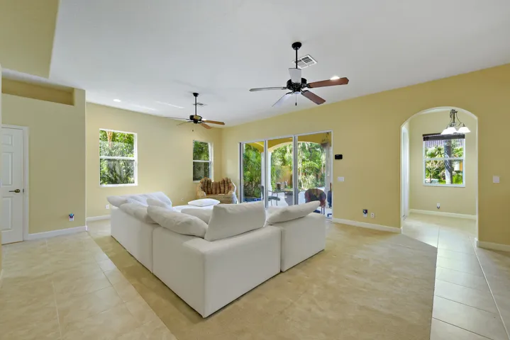 8053 S Indian River Dr Fort-large-037