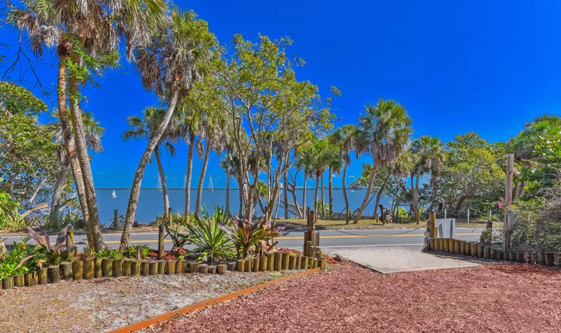 8053 S Indian River Dr Fort-large-054-05