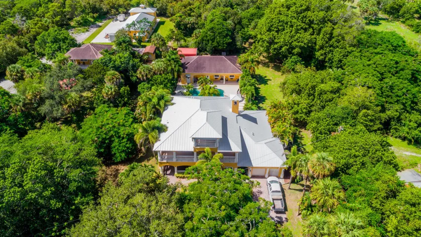 8053 S Indian River Dr Fort-large-107 -