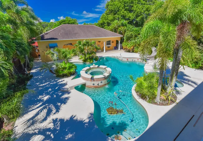 8053 S Indian River Dr Fort-large-020 -