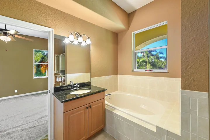 8053 S Indian River Dr Fort-large-065