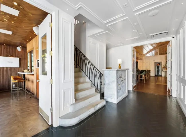 Entry on main level to the 2nd floor office spaces (there is an elevator).