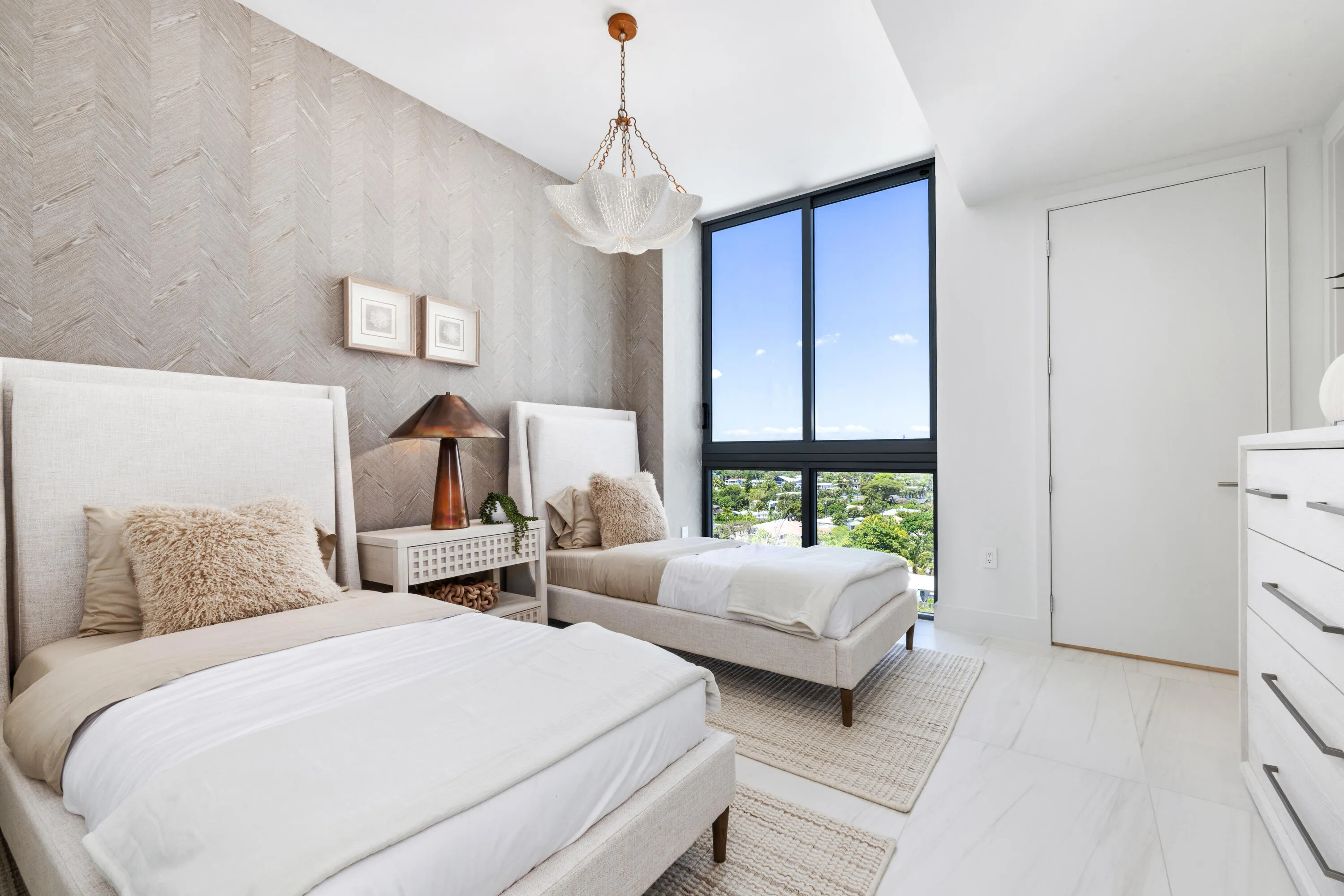 Photos are staged, unit does not come furnished