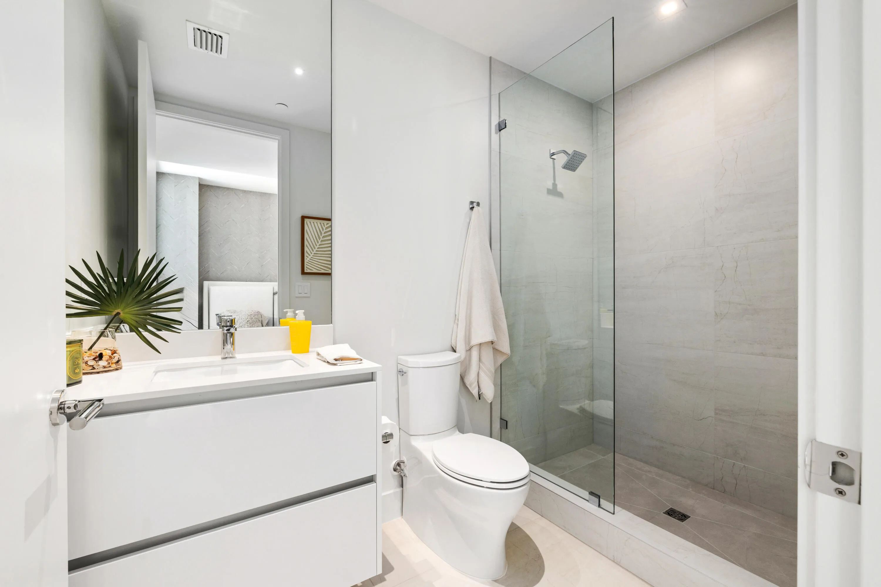 Photos are staged, unit does not come furnished