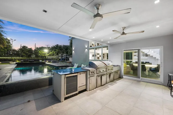 outdoor kitchen