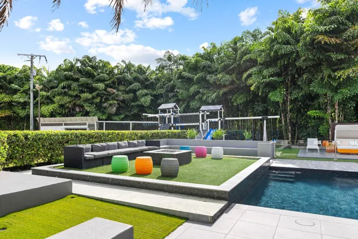 outdoor lounge