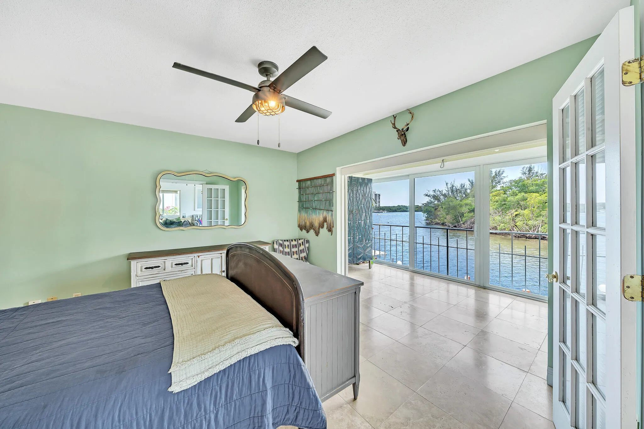 6 Bedroom (4)
