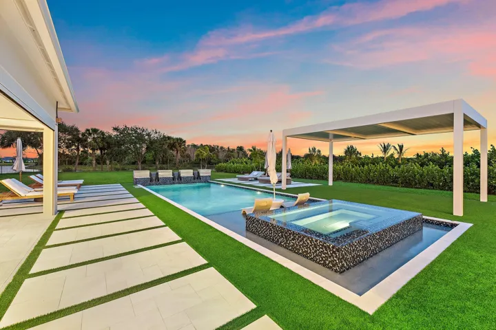 Pool & Spa