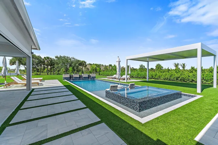 Pool & Spa