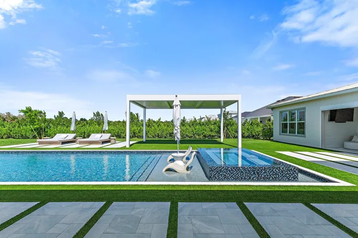 Pool & Deck