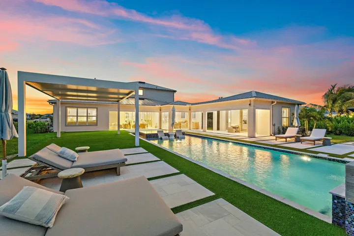 Pool & Deck
