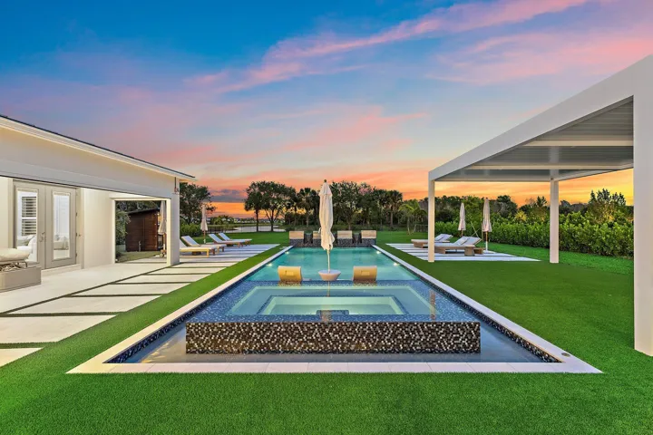 Pool & Spa