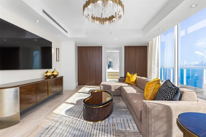 Den/ Guest Bedroom