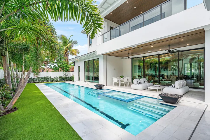 50' Sparkling saltwater pool