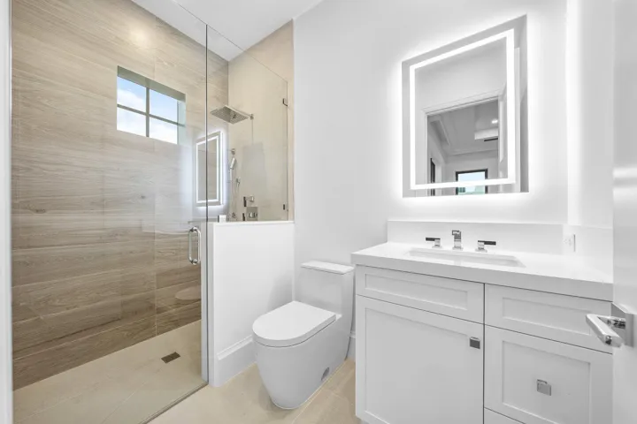 Guest Bath 4