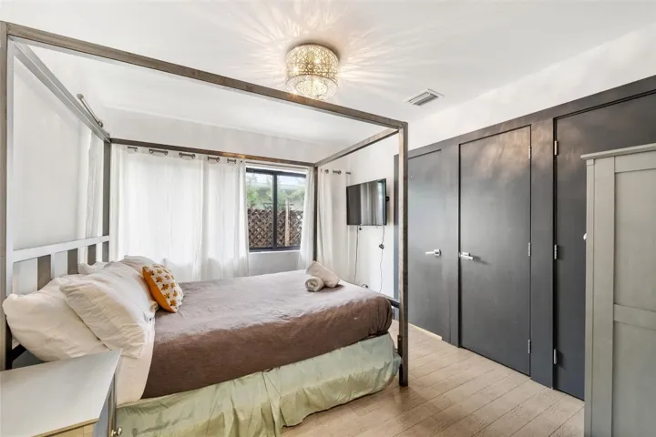 Bedrooms & Baths