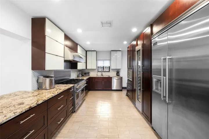 Kitchen with Natural Gas Cooking