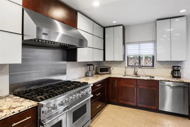 Kitchen with Natural Gas Cooking