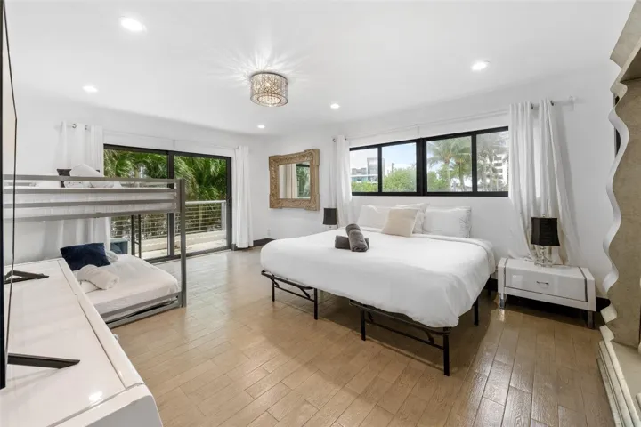 Bedrooms & Baths