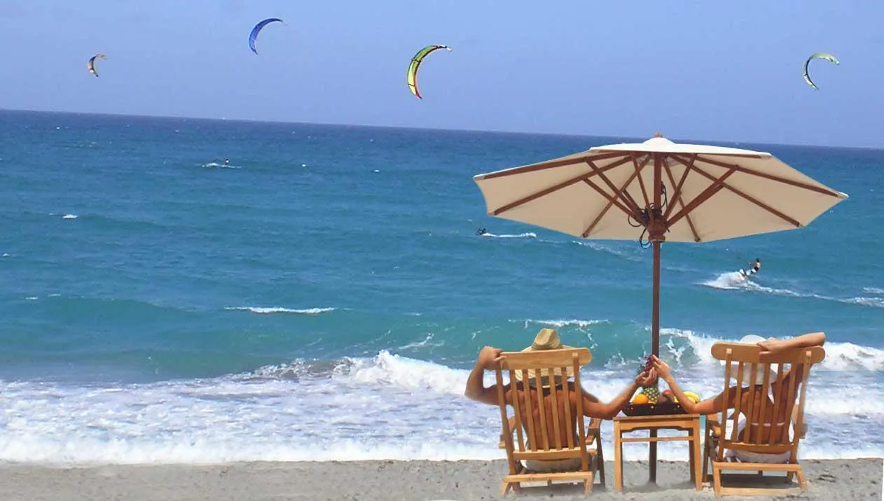 Couple-and-Kites-1262x716 (1)