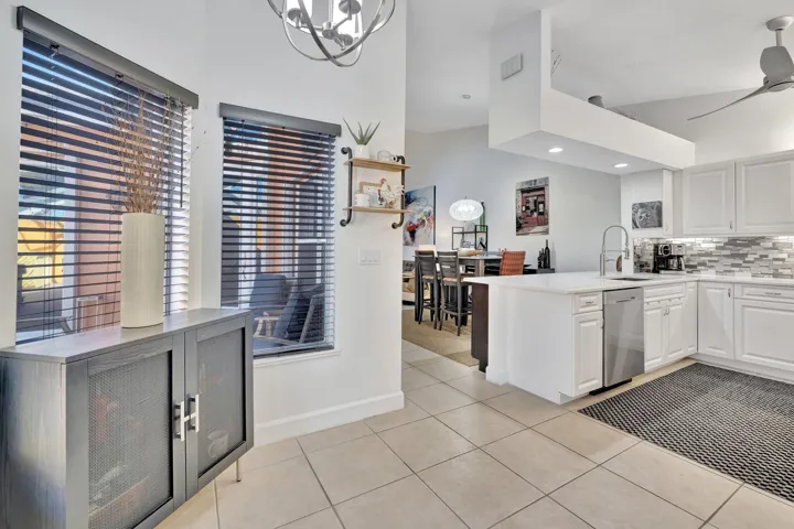 Kitchen and breakfast area