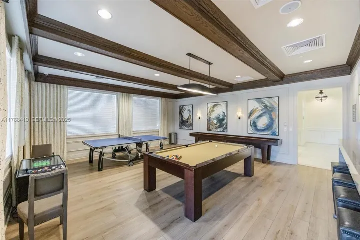CLUB HOUSE