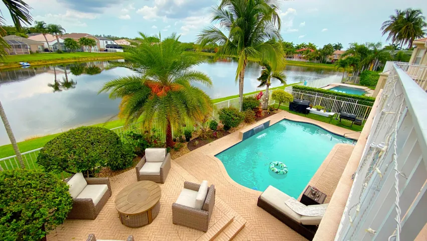 Pool/Lake view