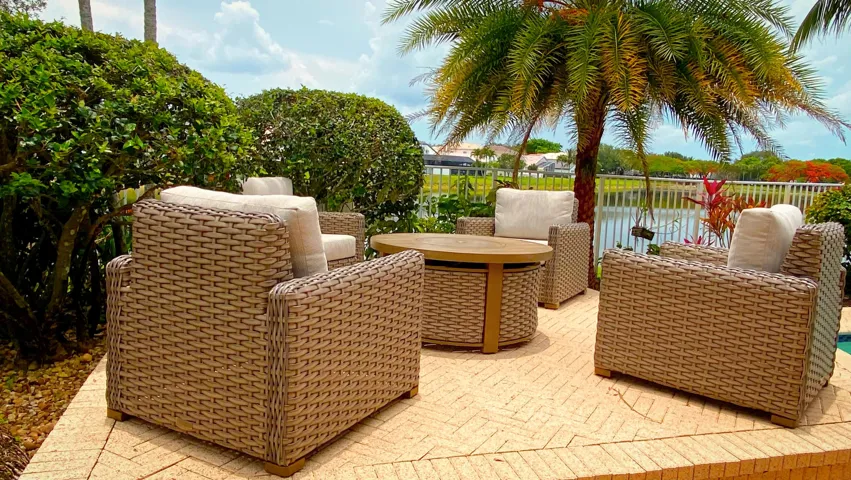 Pool- seating area