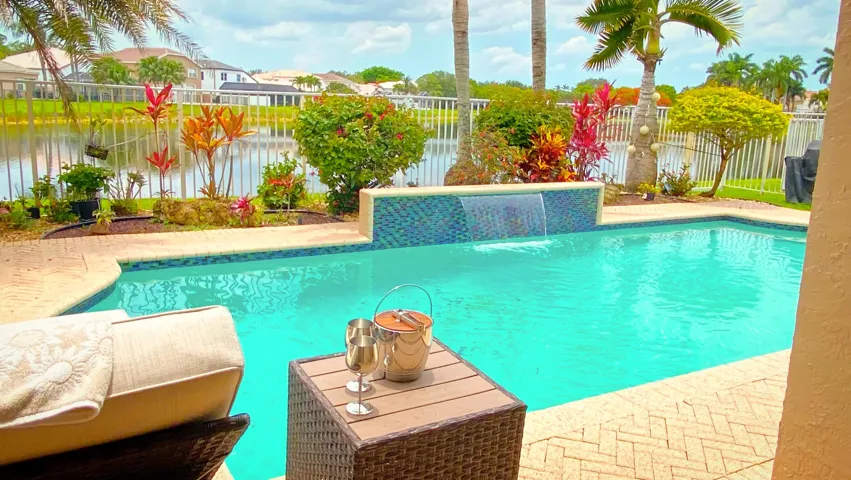 Pool/lake