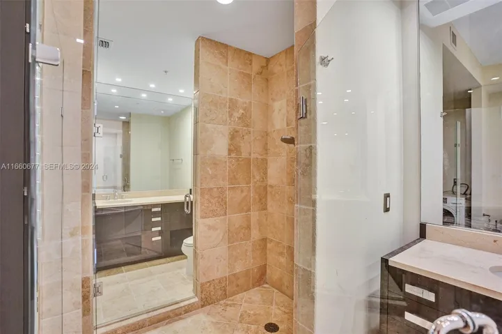 MASTERS BATHROOM