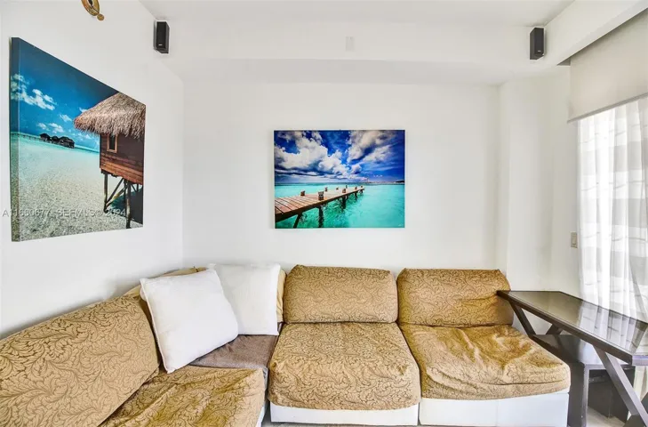 LIVING ROOM ,CABANA