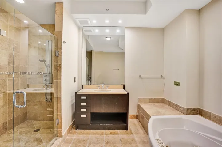 MASTERS BATHROOM