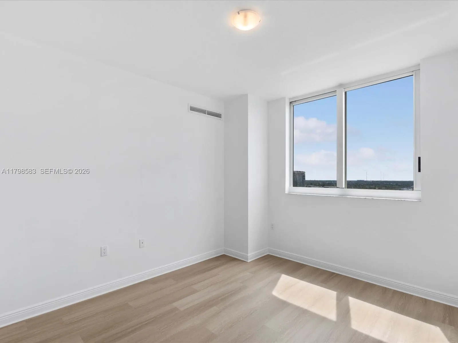 Photo 34